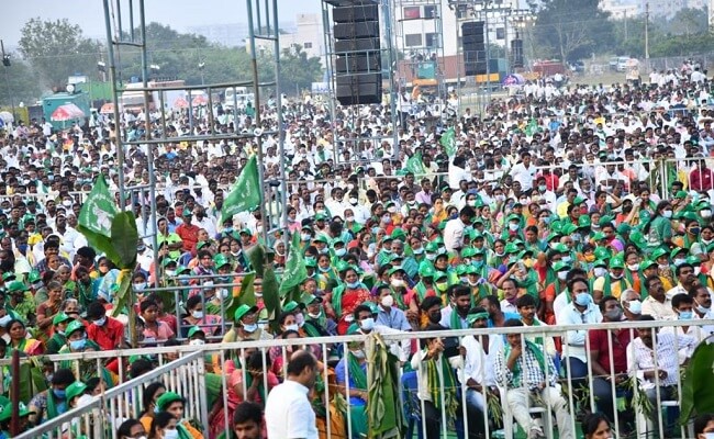 Amaravati farmers pause Padyatra over standoff with police